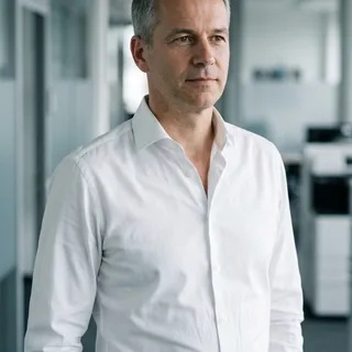 Markus Schmitz, Redakteur — KI-generiertes Porträt
